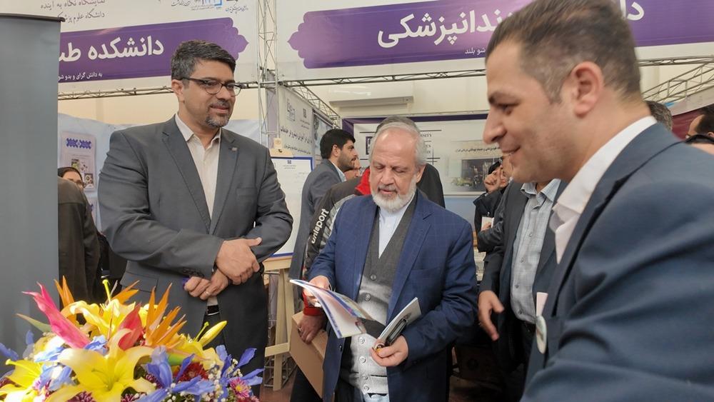 بازدید دکتر محمد حسین نیکنام و دکتر محمدحسین پورغریب از غرفه های آیین گرامیداشت ۱۷۳ سال تجربه و ۹۰ سال افتخار آفرینی1